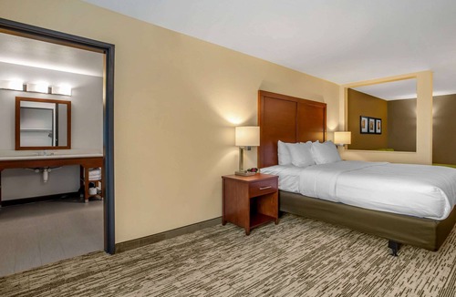 Ames Hotel | Comfort Inn and Suites Ames near ISU Campus