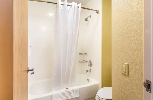 DeKalb Hotel | Comfort Inn DeKalb - University Area