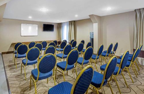 Hoffman Estates Hotel | Comfort Inn Hoffman Estates - Schaumburg