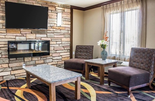 Cedar Rapids Hotel | Comfort Inn & Suites Cedar Rapids North - Collins Road