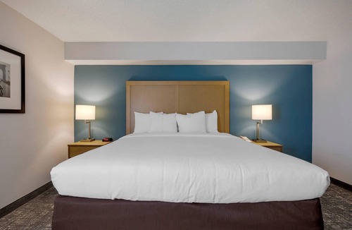 Alexandria Hotel | Comfort Inn & Suites Alexandria West