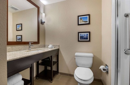 Cedar Rapids - Iowa City Hotel | Comfort Inn & Suites Cedar Rapids CID Eastern Iowa Airport