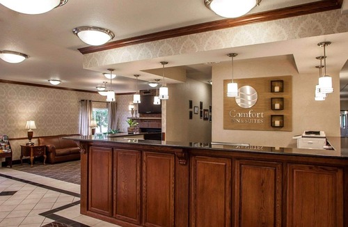 Quad Cities Hotel | Comfort Inn & Suites Davenport - Quad Cities
