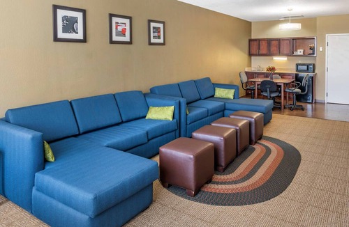 Lincoln Hotel | Comfort Inn & Suites Lincoln I-20
