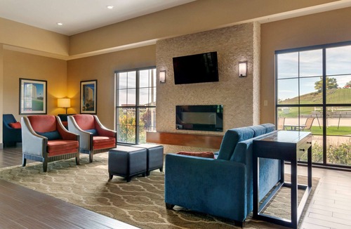 Mandan Hotel | Comfort Inn & Suites Mandan - Bismarck