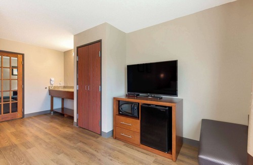 Milford Hotel | Comfort Inn & Suites Milford