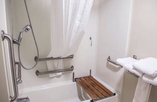 Le Claire Hotel | Comfort Inn & Suites Riverview near Davenport and I-80