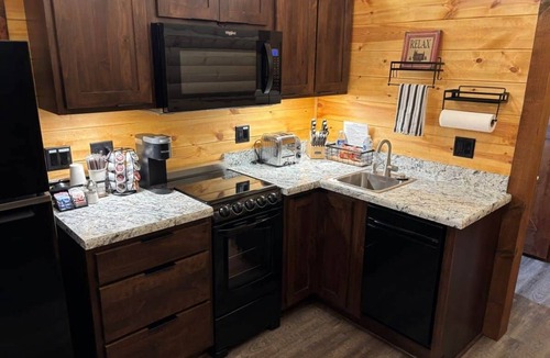 Sabetha Apartment | Comfort Loft Cabin with Kitchen!