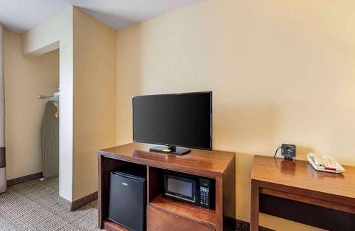 Lincoln Hotel | Comfort Suites East Lincoln - Mall Area