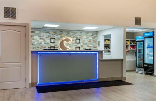 Elgin Hotel | Comfort Suites Elgin Northwest