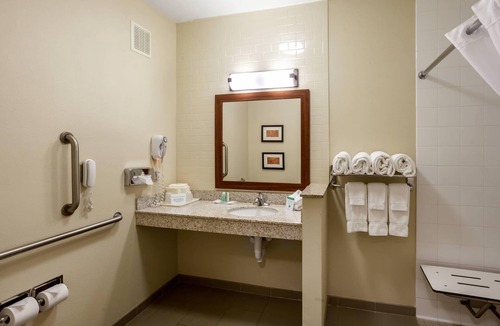 Lincoln Hotel | Comfort Suites Lincoln North