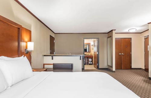 Manhattan Hotel | Comfort Suites Manhattan