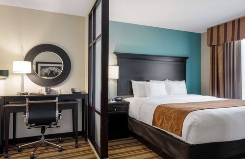 Topeka Hotel | Comfort Suites Topeka Northwest