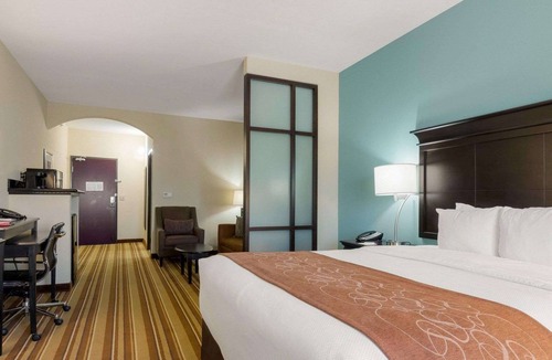 Topeka Hotel | Comfort Suites Topeka Northwest