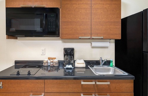 La Vista Hotel | Comfortable 3-Unit Stay Featuring Recliners & Kitchens Near La Vista Shopping