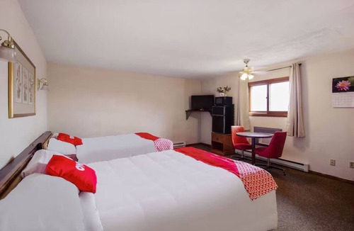 Cheyenne Wells Hotel | Comfortable + Affordable Room for Road Trips + Relaxation