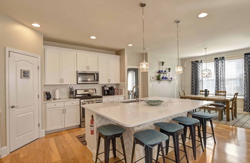Millville House | Comfortable and Spacious 5 Bed 3 Bath House in Bishops Landing Community! Wifi Available, Pools, Fitness Center, Tennis, Beach Shuttle, Playground!