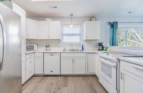 Westgate House | Comfortable Furnished 3BR Home, Extended Stays Welcome