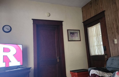 Roslyn House | Comfortable house with room for the gang! Perfect for hunting/fishing getaways