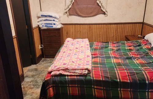 Roslyn House | Comfortable house with room for the gang! Perfect for hunting/fishing getaways