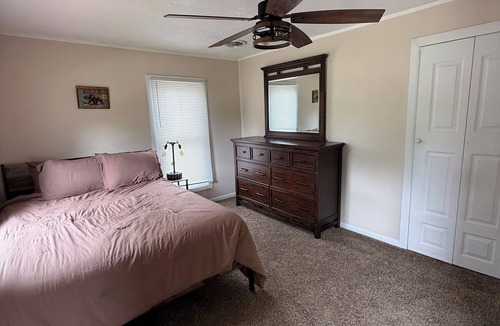 Solomon Cabin | Comfortable Kansas lodge for families, friends, and small groups