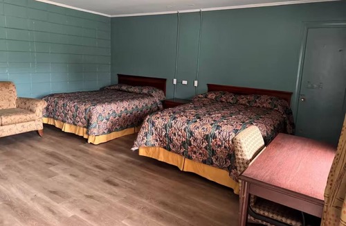 Dothan Hotel | Comfortable Pet-Friendly Room Near Dothan Attractions! w/Free Parking