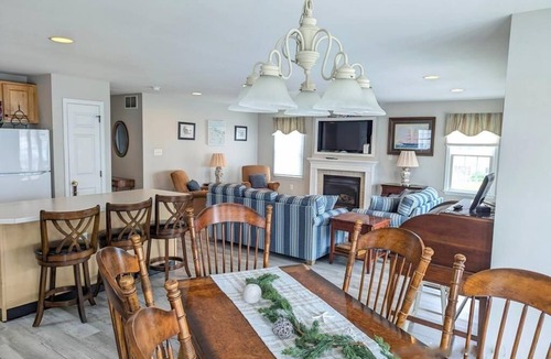Gold Coast House | Comfortable Southend 4BR Condo Sleeps 8 Deck, Parking & Outdoor Shower