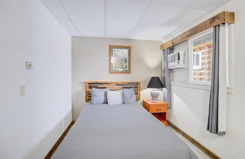 Chamberlain Hotel | Comfortable Stay Just Minutes from I-90 in Chamberlain, Free Parking Included