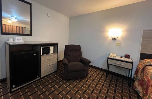 Nebraska City Hotel | Comfortable Stay w/Free Parking – Minutes from Nebraska City Sights