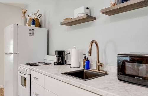 Buchanan Dam Apartment | Comfortable Suite With Porch And Kitchenette