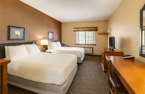 Columbia Hotel | Comfortable & Warm Rustic Stay in Columbia w/Free Breakfast | 4 Units