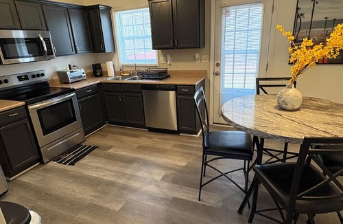 Westover House | Comfy 2 Bedroom 2.5 bath Downtown Fayetteville