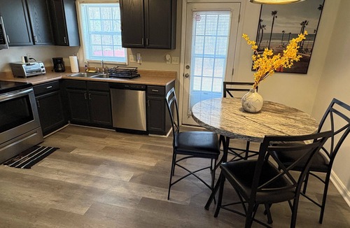 Westover House | Comfy 2 Bedroom 2.5 bath Downtown Fayetteville