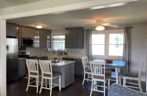 Long Neck House | Comfy 3-Bedroom Near The Beach With A Pool & Grill