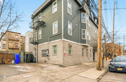 McGinley Square Apartment | Comfy 3BR MetLife Home| Parking |NYC & PATH Nearby
