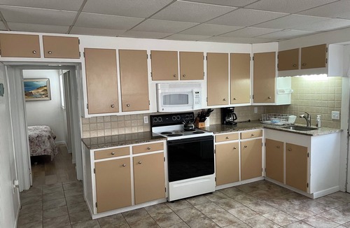 Surf City House | Comfy & Airy 2 Bedroom 2nd floor Apartment with great deck 4th from Ocean