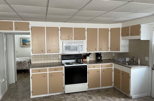 Surf City House | Comfy & Airy 2 Bedroom 2nd floor Apartment with great deck 4th from Ocean