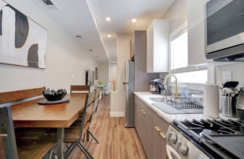 Jersey City Apartment | Comfy Bright Peaceful 1BR - Minutes to NYC