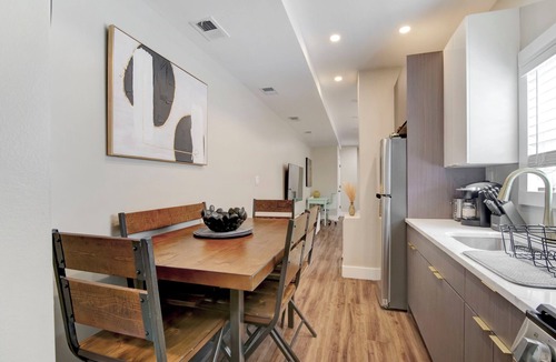 Jersey City Apartment | Comfy Bright Peaceful 1BR - Minutes to NYC