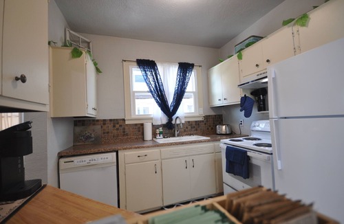 Mankato House | Comfy Rustic Retreat 2 blocks from Mayo Hospital and Bethany College.