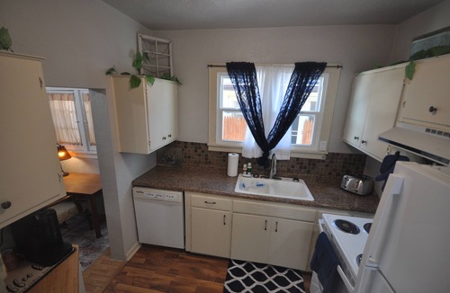 Mankato House | Comfy Rustic Retreat 2 blocks from Mayo Hospital and Bethany College.