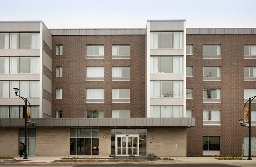Downtown Des Moines Apartment | Comfy Studio Suite | Free Breakfast, Free Wi-Fi, Indoor Pool, Hot Tub