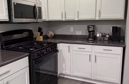 Woodfield House | Completely renovated! 1 min to Ft Jackson. Close to USC, VA Hospital. Sleeps 8