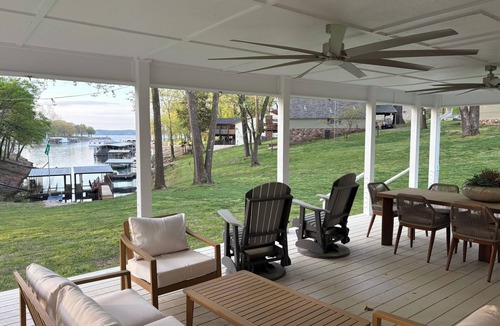Afton House | Completely Updated, Lakefront 6 Bedroom on Monkey Island