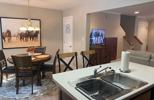 Shelbyville Condo | Condo with 1 minute walk to Walking Horse Celebration grounds