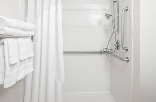 Clinton House | Consider us if you're searching for room in Clinton, Iowa.