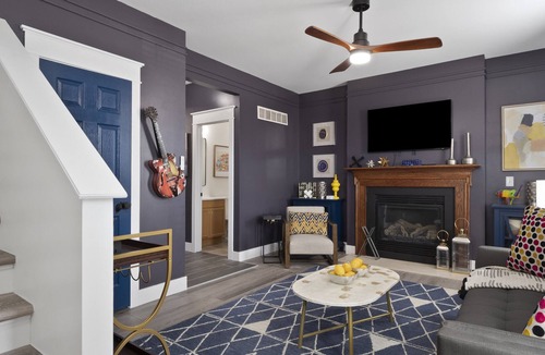 The Gate House | Contemporary Home | Sleeps 12 | Close to Downtown