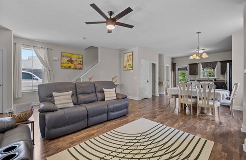 Piney Green House | Contemporary Townside Retreat