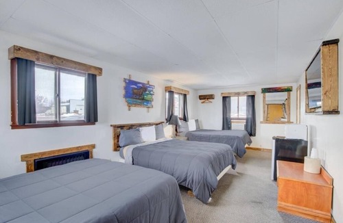 Chamberlain Hotel | Convenient Room Near I-90 Rest Stops & Local Attractions, w/Free Parking