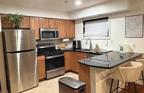 Union City Condo | Convenient Stay w FREE Parking, near NYC, MetLife Stadium, Airports, More